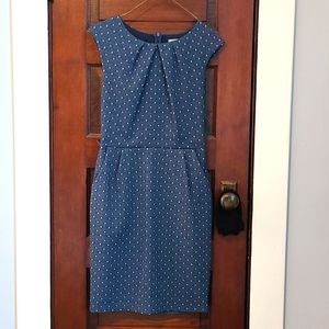 Tailored dress in blue/cream